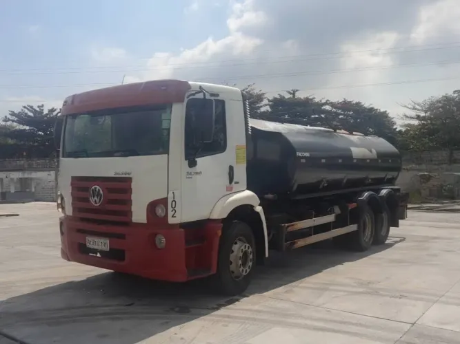 VW 24.280 ano 2020, 6x2, com Tanque de combustível de 15.000 litros, em SP