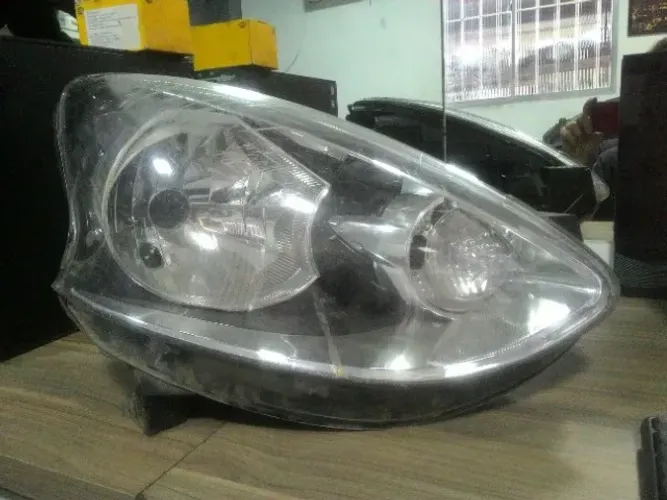 Farol Direito Nissan March Máscara Negra 2012 a 2014 26010 9LE0A