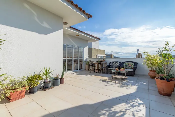 Cobertura de 2 dormitórios no portal do Ribeirão da Ilha