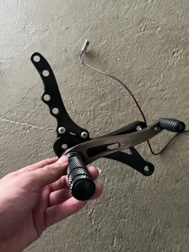 Pedaleira esportiva R3/MT 03 + Quick Shifter Up e Down