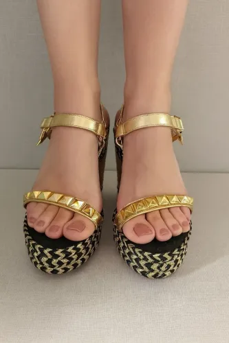 Sandália Christian loubountin n35<br>R$350<br>
