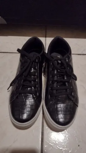 Tênis Preto Couro Croco