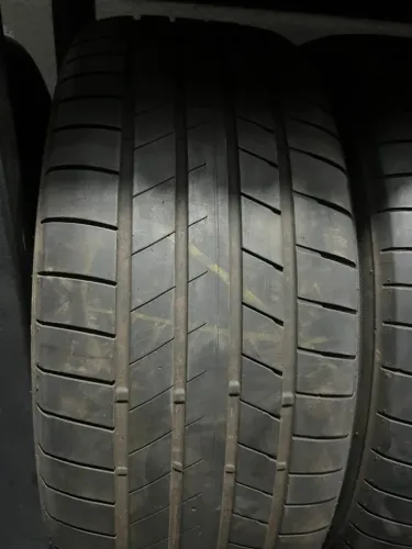 Pneu 225/45/17 Bridgestone Meia vida útil.