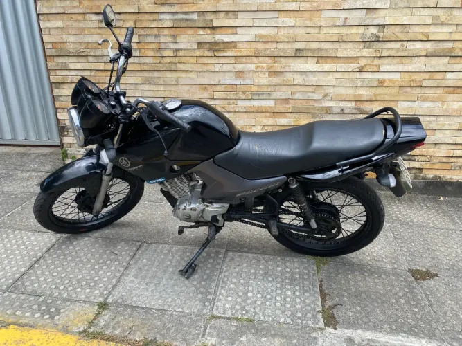 Vendo Yamaha Ybr 125 Factor bem conservada