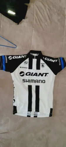 Vendo 2  de bretelles ciclista mais uma camisa shimano com bolso atrás e 2 brindes 