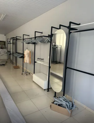 Móveis para loja de roupa
