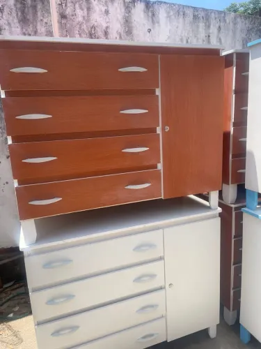 cômoda com sapateiras 