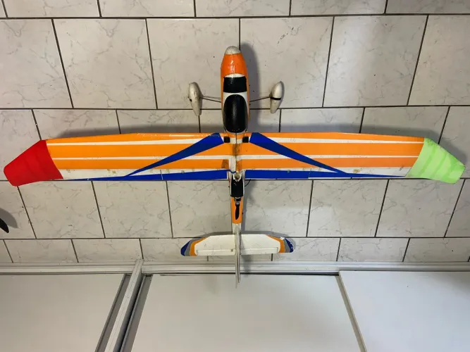 Aeromodelo elétrico completo em EPO Bixler 3 com flaps.