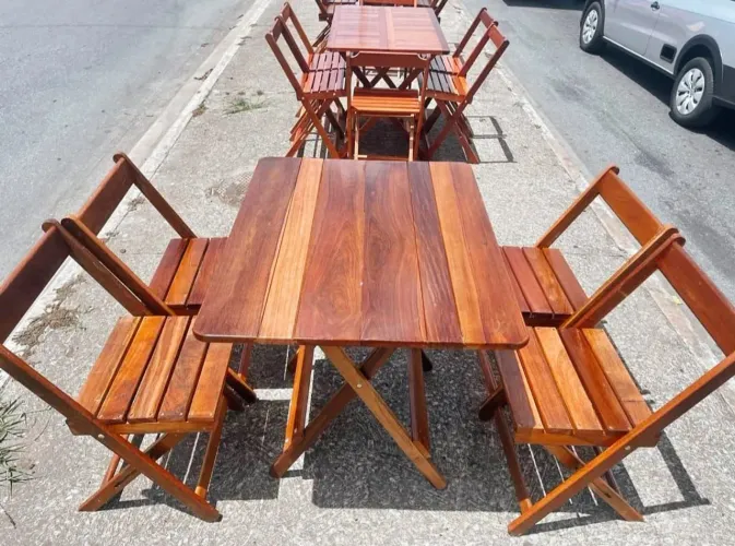 "Mesas de Madeira para Espaços Comerciais - Alta Qualidade!"