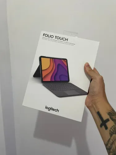Capa Teclado Logitech - Folio Touch (IPad Air M1)