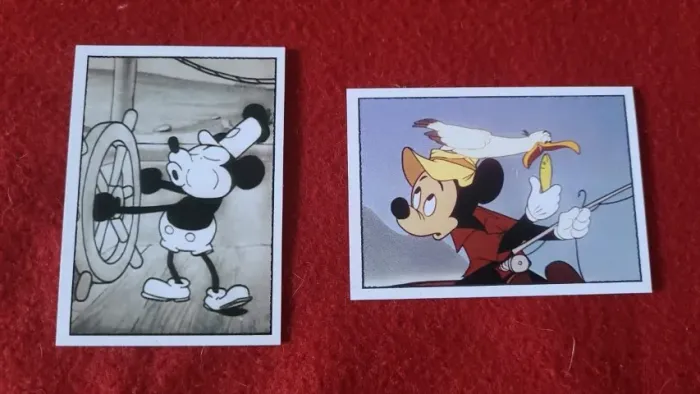 Lote com 2 Figurinhas álbum Mickey Mouse História com Cromos (2018) CTCRXX
