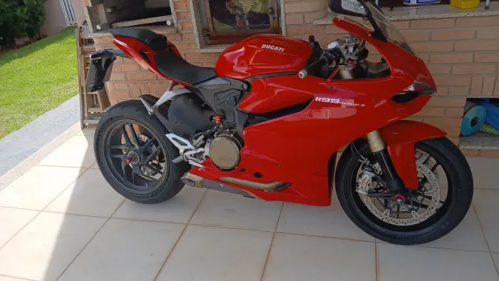 Ducati panigalle muito nova!