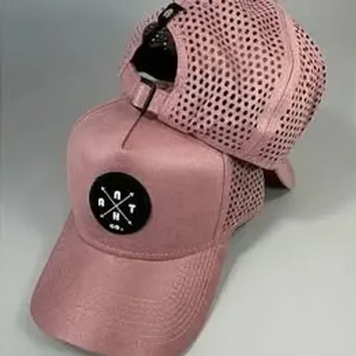 BONÉ FURADINHO PADRÃO ROSA