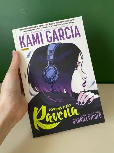 Jovens Titãs: Ravena da Kami Garcia com ilustrações de Gabriel Picolo