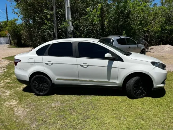 Fiat Grand Siena Essence 1.6 Flex 16V 2013