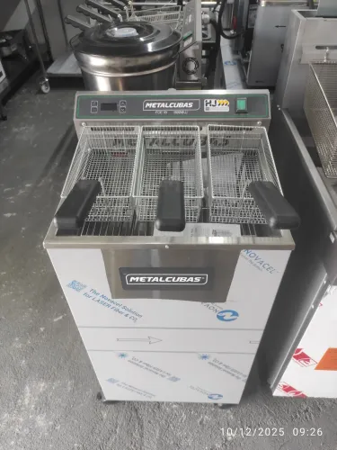 Bh Fritadeira industrial Metalcubas 8000w zona fria 
