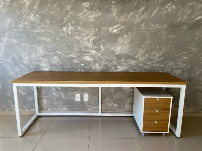 MESA DE ESCRITÓRIO INDUSTRIAL 1,80m COM GAVETEIRO 3 GAVETAS