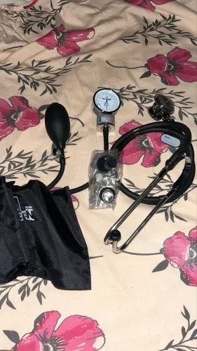 Vendo Estetoscópio e esfigmomanómetro seme novo