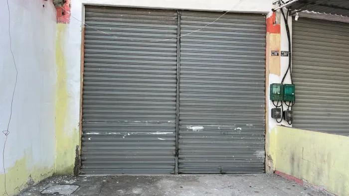 Venda de porta de ferro 3.60 M por 4 m no mendanha cg rj aceito oferta