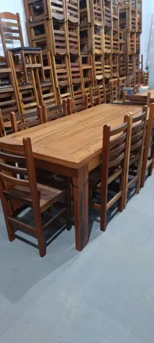 Mesa com 8 cadeiras2x90 tudo em madeira maciça $ 3.999,00 frete grátis