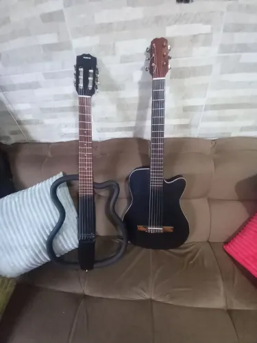 Violões  a venda todos perfeitos cordas novas 