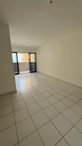 ALUGA-SE APARTAMENTO DE 3 QUARTOS NA PONTA VERDE