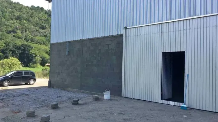 Galpão com apartamento para locação - São João do Rio Vermelho, Florianópolis/SC