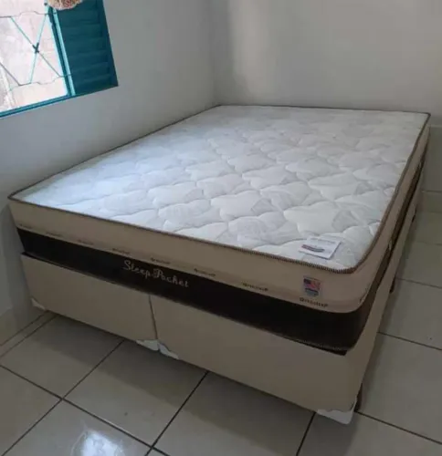 Cama queen size confortável nova