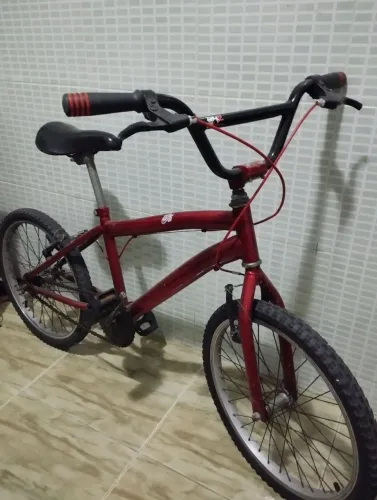 Bicicleta infantil BMX Vermelha