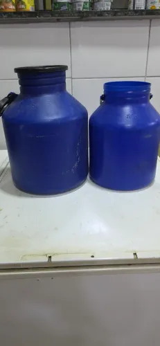 2 latões de plástico azul para comércio