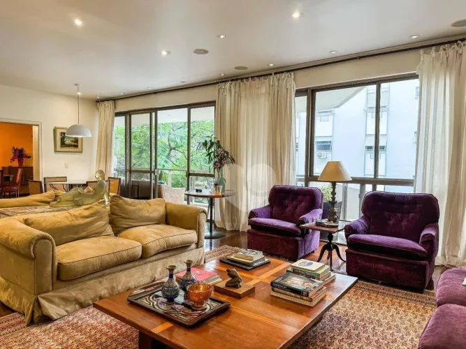 Apartamento a venda 4 quartos,Varanda e 3 vagas em Ipanema.