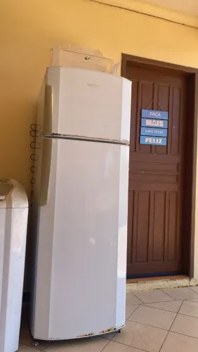 Vendo geladeira, micro-ondas e máquina de lavar