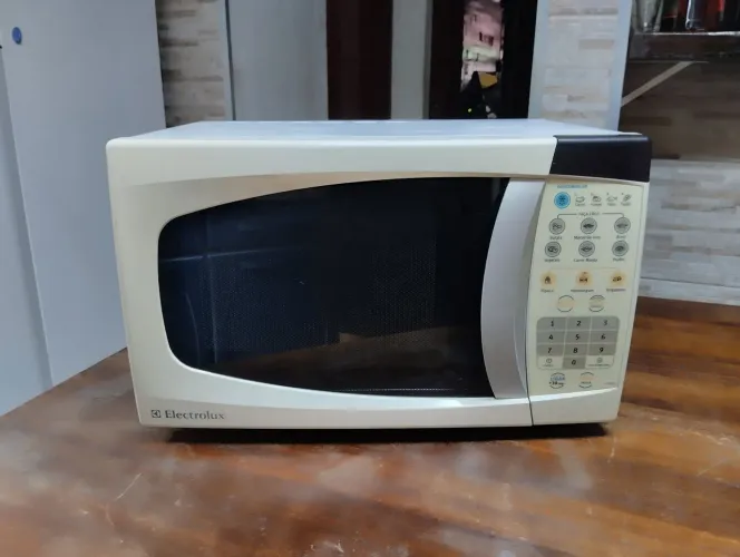Microondas Eletrolux 20 litros 