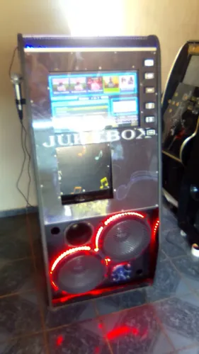 Jukebox com karaokê Profissional.