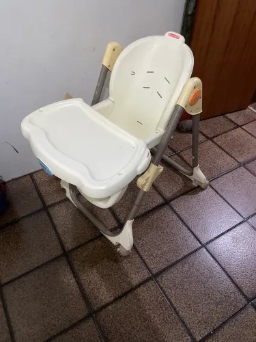 Cadeira de Alimentação de Bebê Usada em Bom Estado