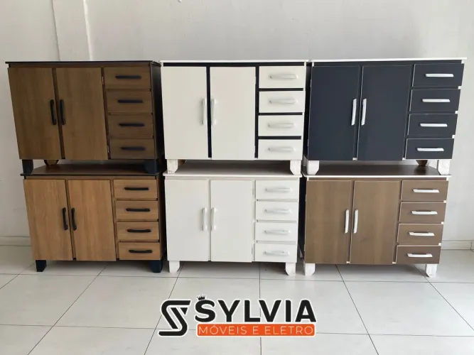 Cômoda com 2 portas com divisórias+4 gavetas 
