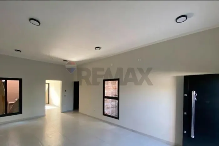 Casa Nova e Recém-Construída com Design Inovador e Padrão de qualidade