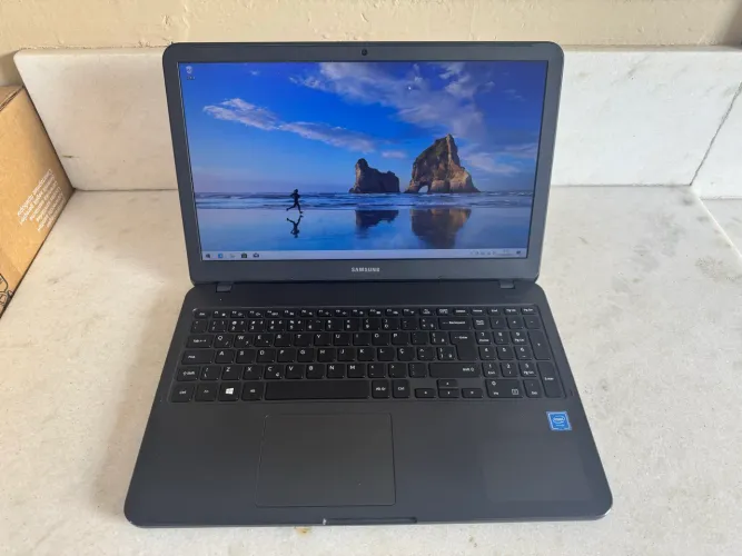 Notebook Samsung Celeron(R) básico 