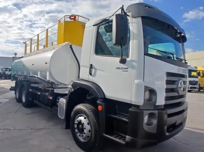 VW 31.330 ano 2023, 6x4, com Tanque Pipa de 18.000 litros completo, em SP