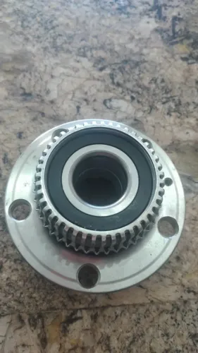 Cubo de roda traseira com rolamento.