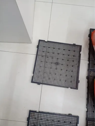 Piso Plástico Preto Unitário 50x50cm