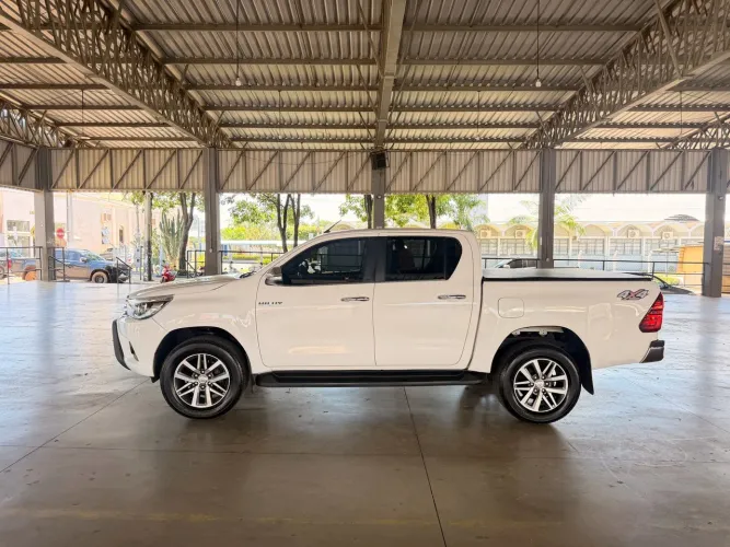 Toyota Hilux CD SRX 4X4 2.8 TDI 16V Diesel Aut. 2017