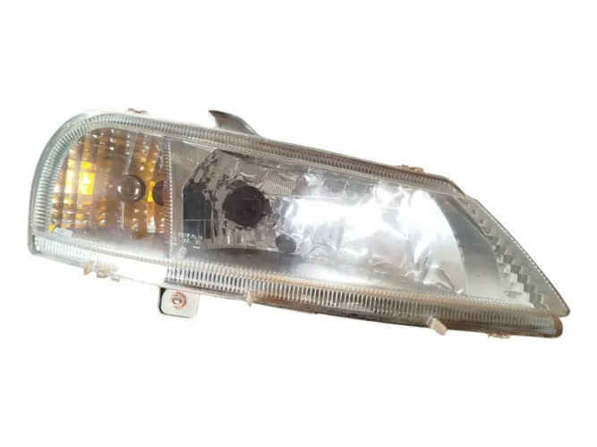 Farol Dianteiro Direito Celta 2001 2003 2005 2006 1100094 Direito