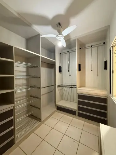 Casa à Venda  Condomínio Montenegro