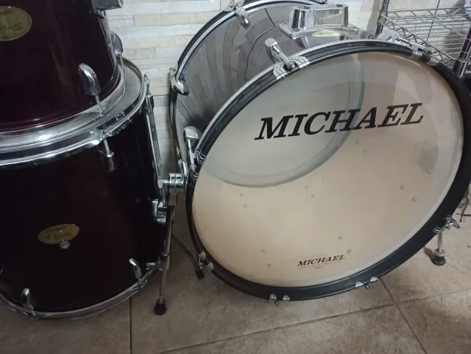 Vende-se bateria Michael classic séries zerada 
