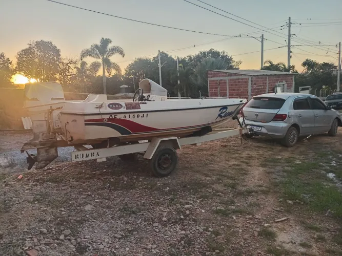 Lancha conservada lazer da família