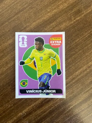 Figurinha Vinícius Júnior Extra Sticker Panini Copa do Mundo 2026 - Fundo Roxo
