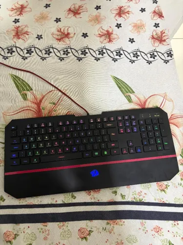 Teclado Redragon Karura RGB Semi-Novo(usado somente 1 vez)