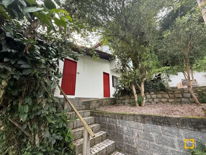 Casa estilo sítio, à venda na Ponta de Baixo, São José