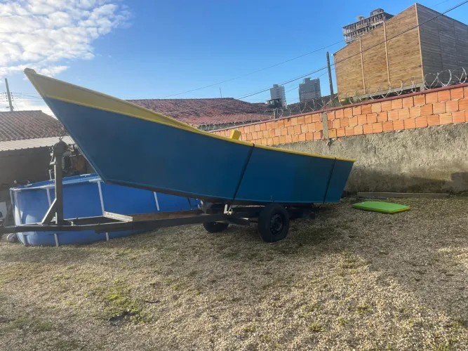 Barco (batera ) pesca 7.300 motor 15hp yamaha